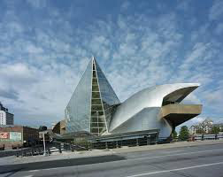 The Taubman Museum of Art, Roanoke, VA. designed by by Randall Stout was opened in 2008